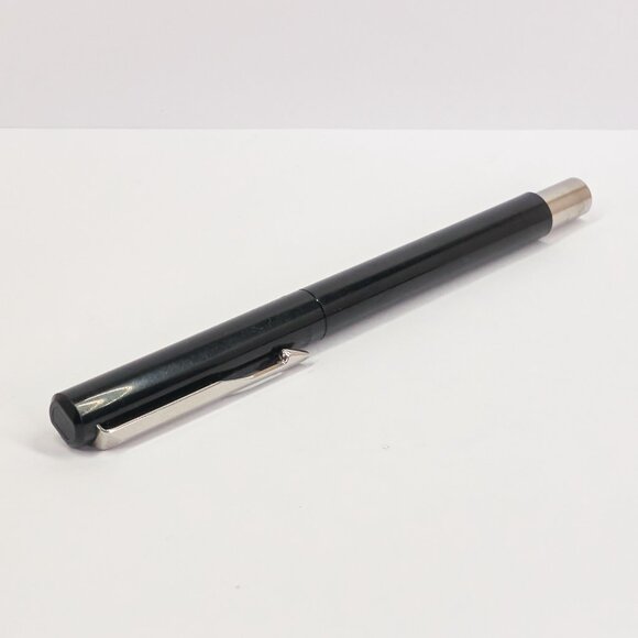 Parker Vector Fountain Pen / Red Barrel / Made in USA / Fine Nib - Picture 4 of 14